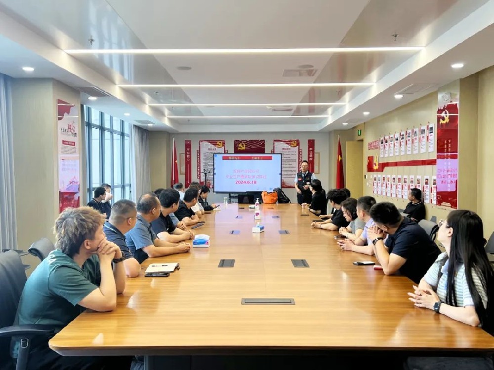 人人講安全 個個會應急│鄭投產業(yè)園公司開展消防培訓暨應急逃生、滅火實操演練活動